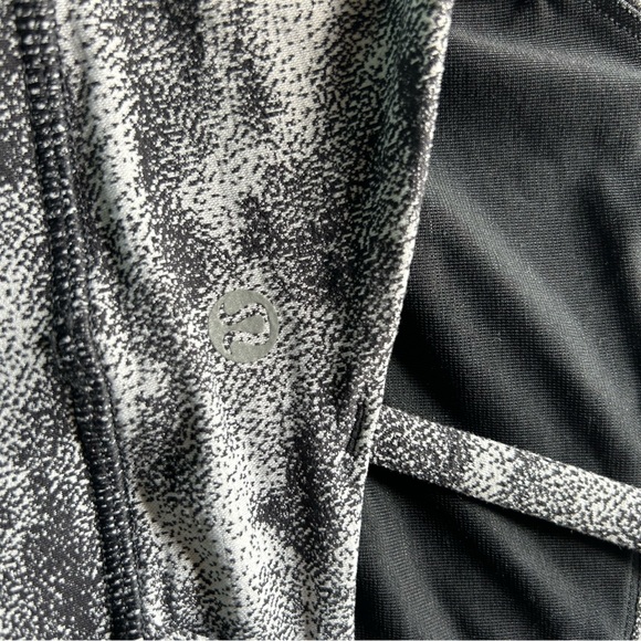 EUC-Lululemon/Energy Bra/Sports/Yoga/B-C Cups/Gray Black/Women 6/Medium Support - Picture 3 of 9